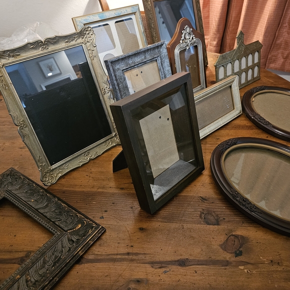 Elegant Multi-Color Picture Frame Set - Picture 3 of 10